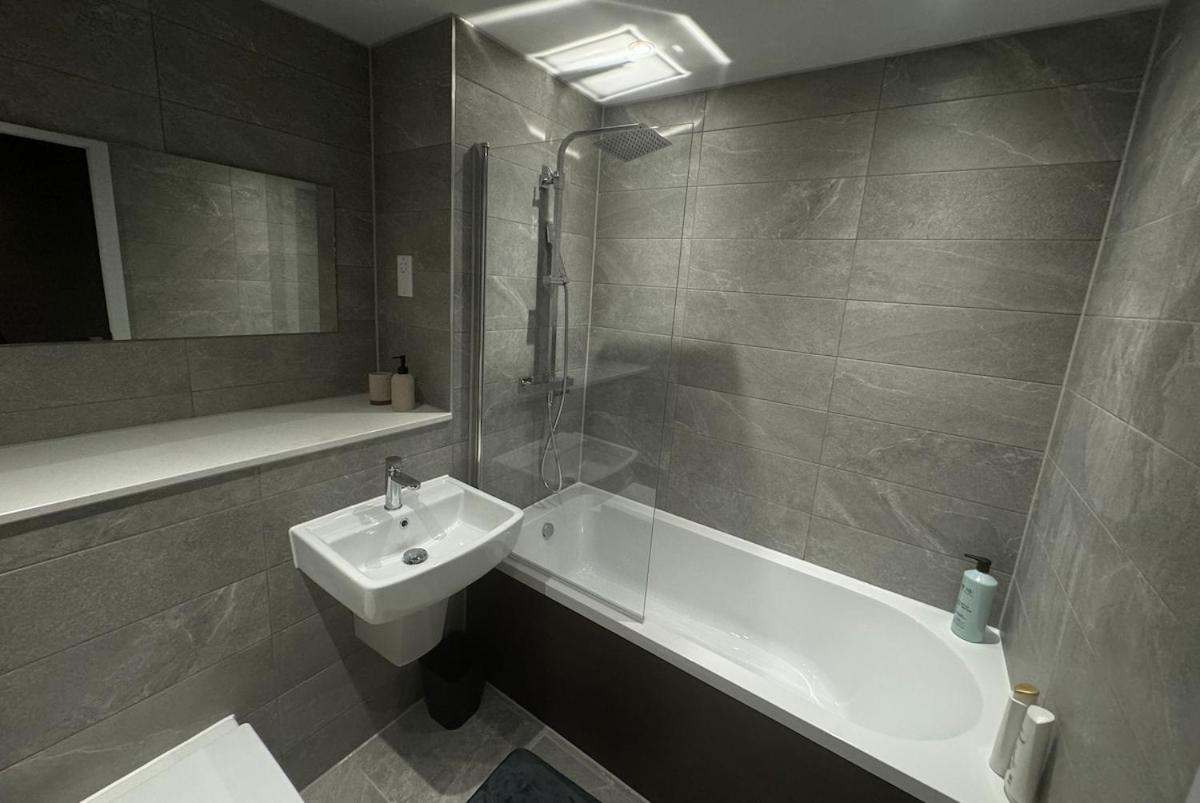 Modern 2-Bedroom Apartment In Heart Of Liverpool Esterno foto